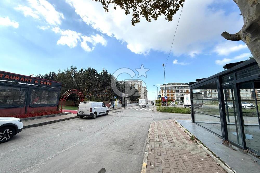 BEYLİKDÜZÜ KAVAKLI MAH.OĞUZHAN CAD.ÜZERİNDE SATILIK KÖŞE DÜKKAN