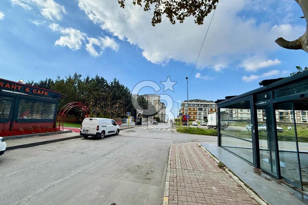 BEYLİKDÜZÜ KAVAKLI MAH.OĞUZHAN CAD.ÜZERİNDE SATILIK KÖŞE DÜKKAN