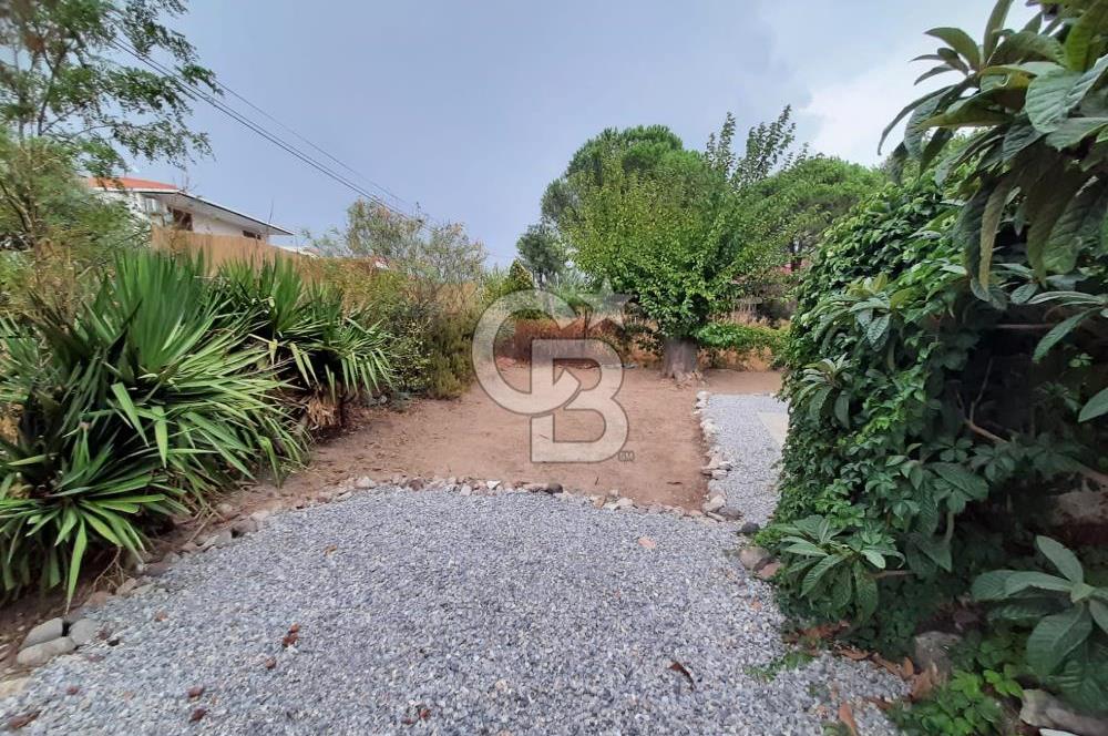 Foça Yenibağarası'nda Eşyalı Kiralık Müstakil Ev