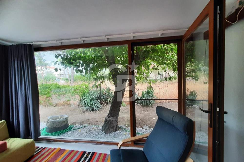 Foça Yenibağarası'nda Eşyalı Kiralık Müstakil Ev