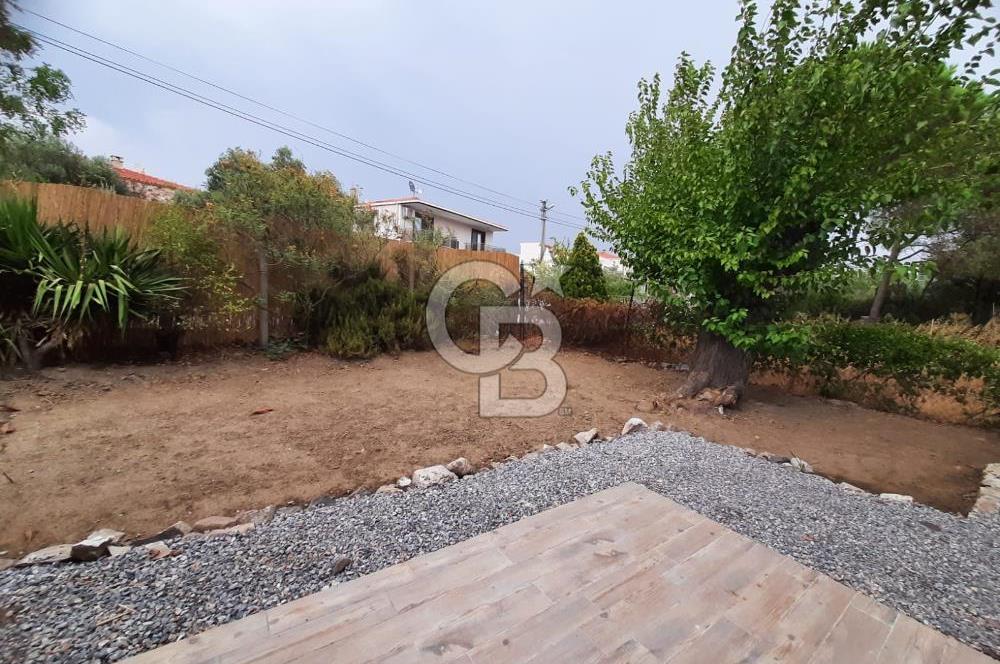 Foça Yenibağarası'nda Eşyalı Kiralık Müstakil Ev