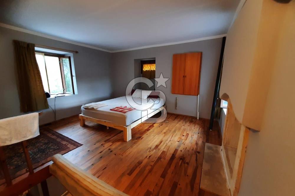 Foça Yenibağarası'nda Eşyalı Kiralık Müstakil Ev