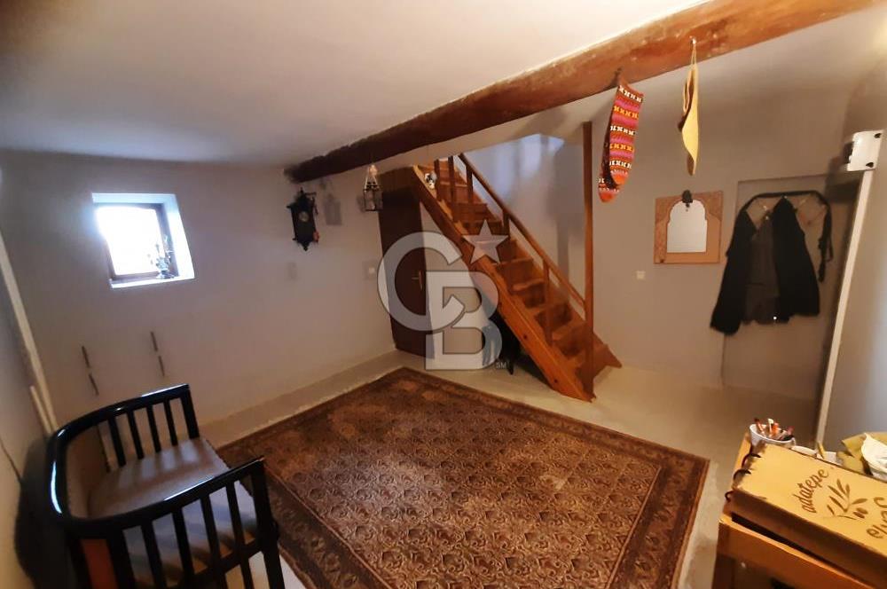 Foça Yenibağarası'nda Eşyalı Kiralık Müstakil Ev