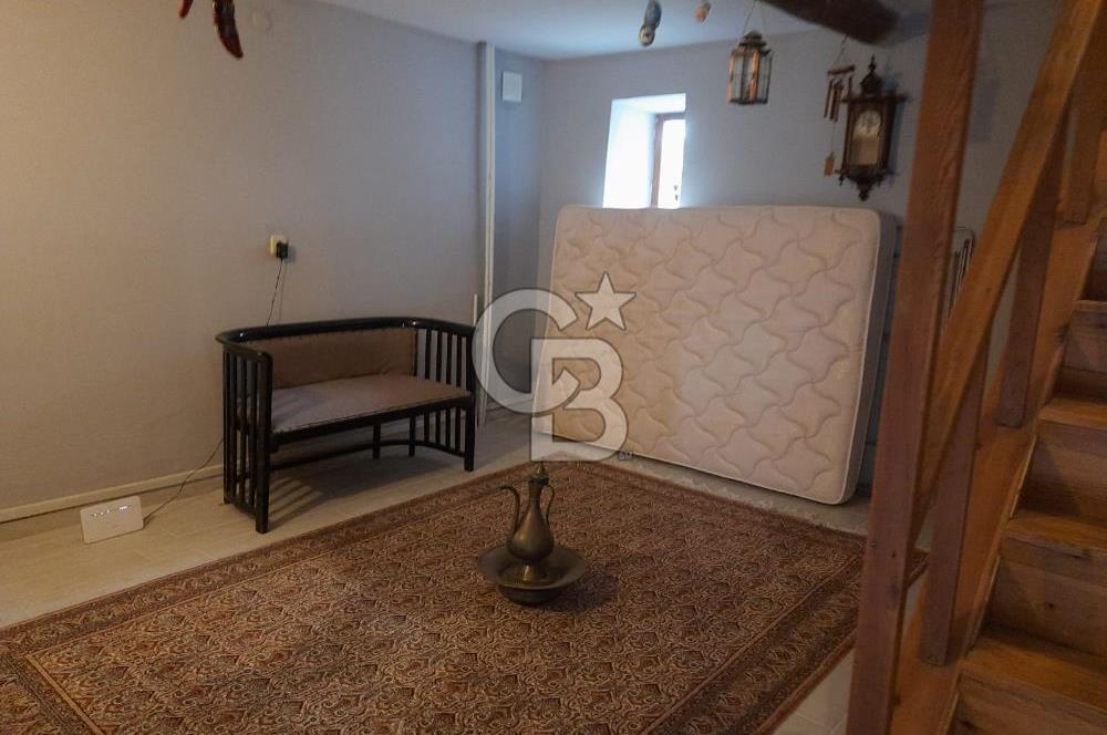 Foça Yenibağarası'nda Eşyalı Kiralık Müstakil Ev
