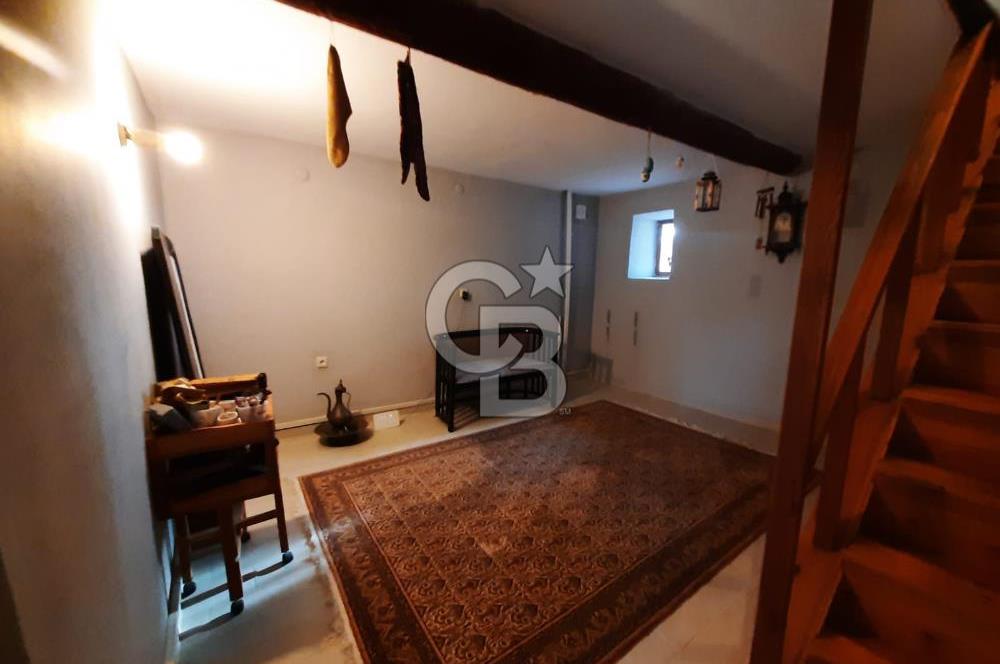 Foça Yenibağarası'nda Eşyalı Kiralık Müstakil Ev