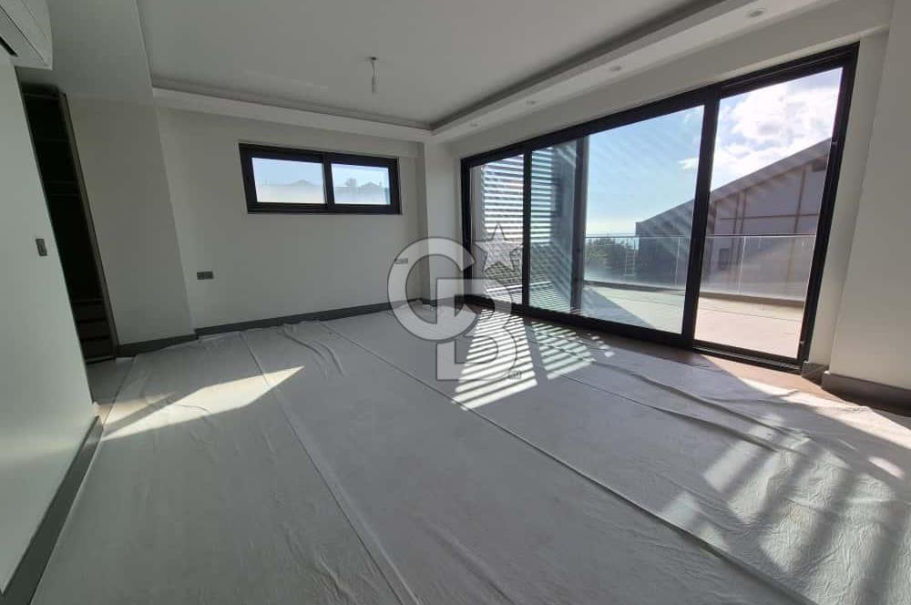 KUMBURGAZ GİŞELER'DE DENİZ MANZARALI SİTE İÇİ KİRALIK VİLLA