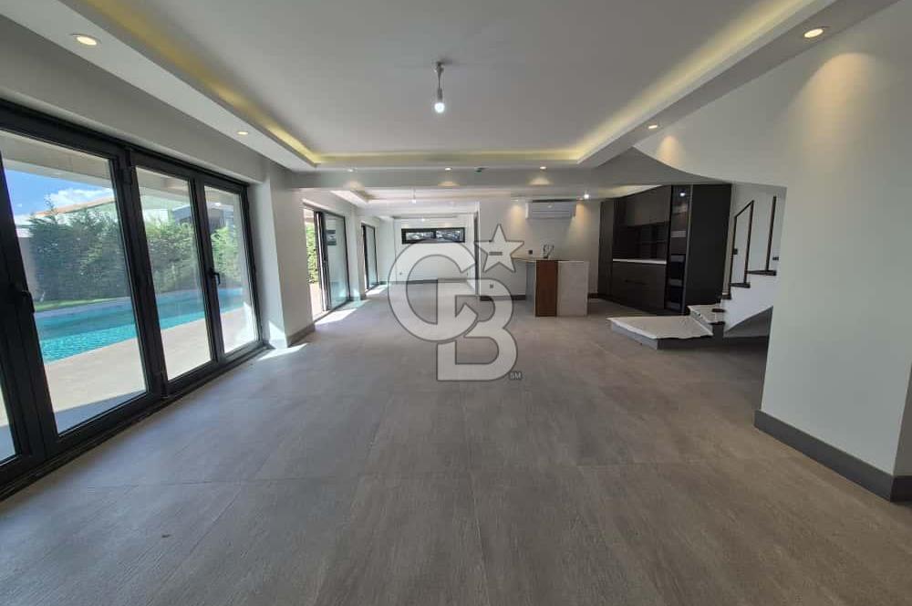 KUMBURGAZ GİŞELER'DE DENİZ MANZARALI SİTE İÇİ KİRALIK VİLLA