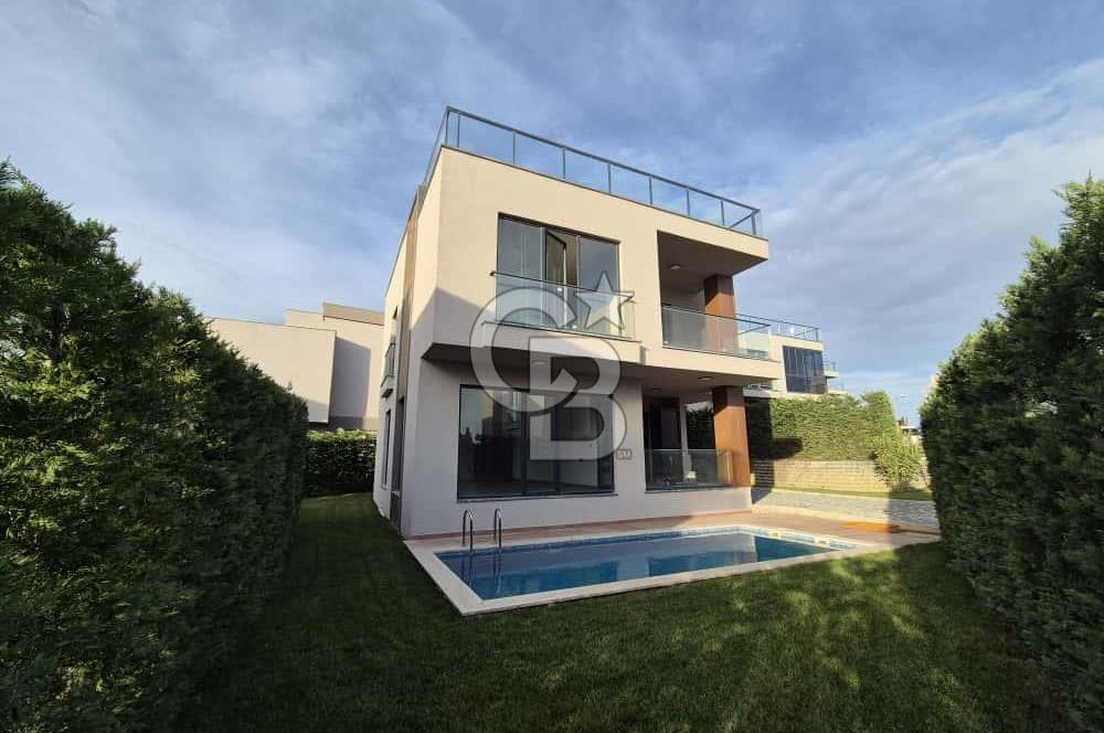 KUMBURGAZ GİŞELER'DE DENİZ MANZARALI SİTE İÇİ KİRALIK VİLLA