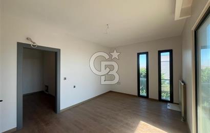 KUMBURGAZ GİŞELER'DE DENİZ MANZARALI SİTE İÇİ KİRALIK VİLLA