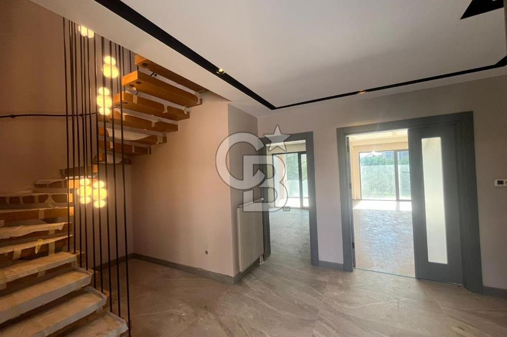 KUMBURGAZ GİŞELER'DE DENİZ MANZARALI SİTE İÇİ KİRALIK VİLLA