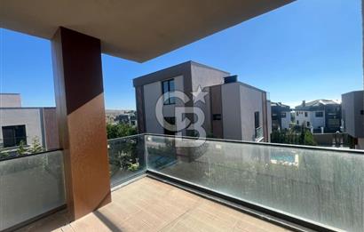 KUMBURGAZ GİŞELER'DE DENİZ MANZARALI SİTE İÇİ KİRALIK VİLLA