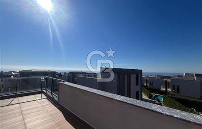 KUMBURGAZ GİŞELER'DE DENİZ MANZARALI SİTE İÇİ KİRALIK VİLLA