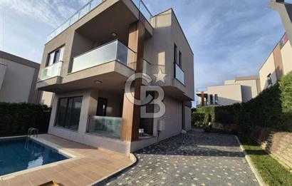 KUMBURGAZ GİŞELER'DE DENİZ MANZARALI SİTE İÇİ KİRALIK VİLLA