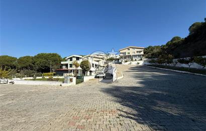 CB YALI'DAN KUŞADASI DAVUTLAR'DA SATILIK 4+1 TRİBLEKS VİLLA