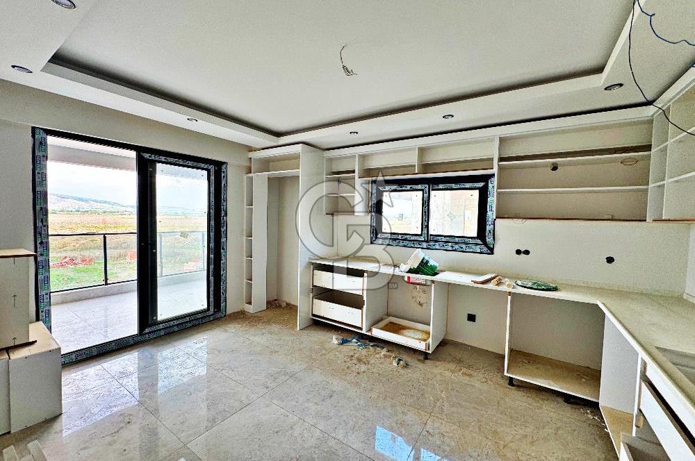 TORBALI MURATBEY'DE HAVUZLU SİTEDE SATILIK 3+1 DAİRE