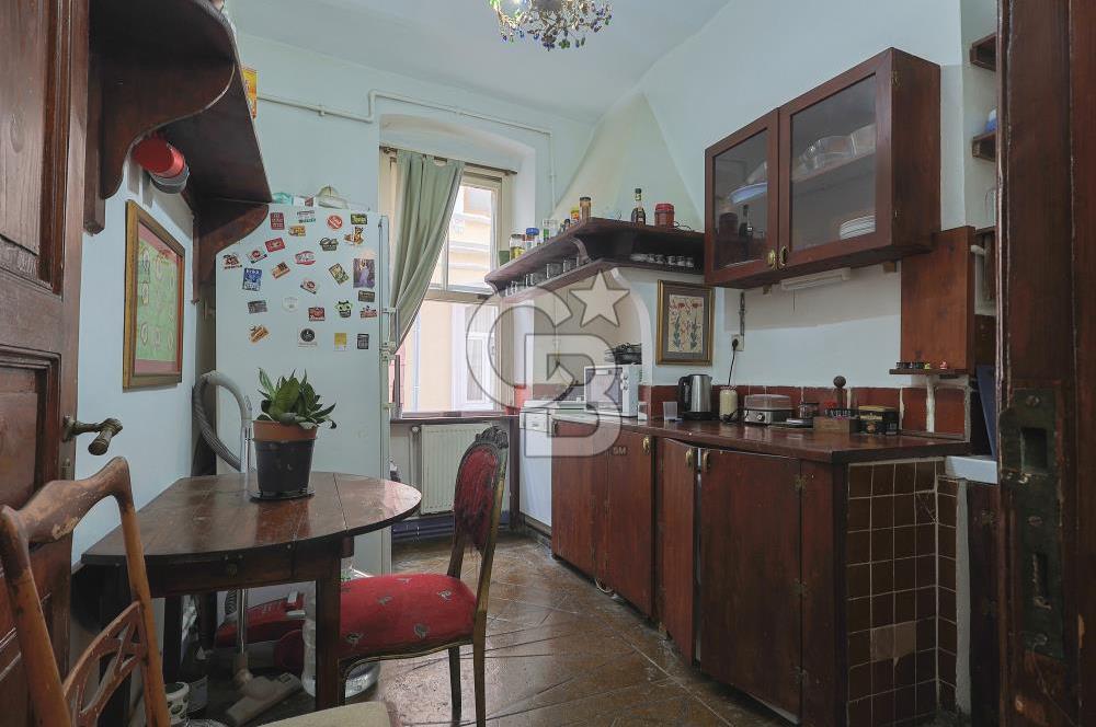 Galata'da Kuleye Yakın Yatırım Değeri Yüksek Daire