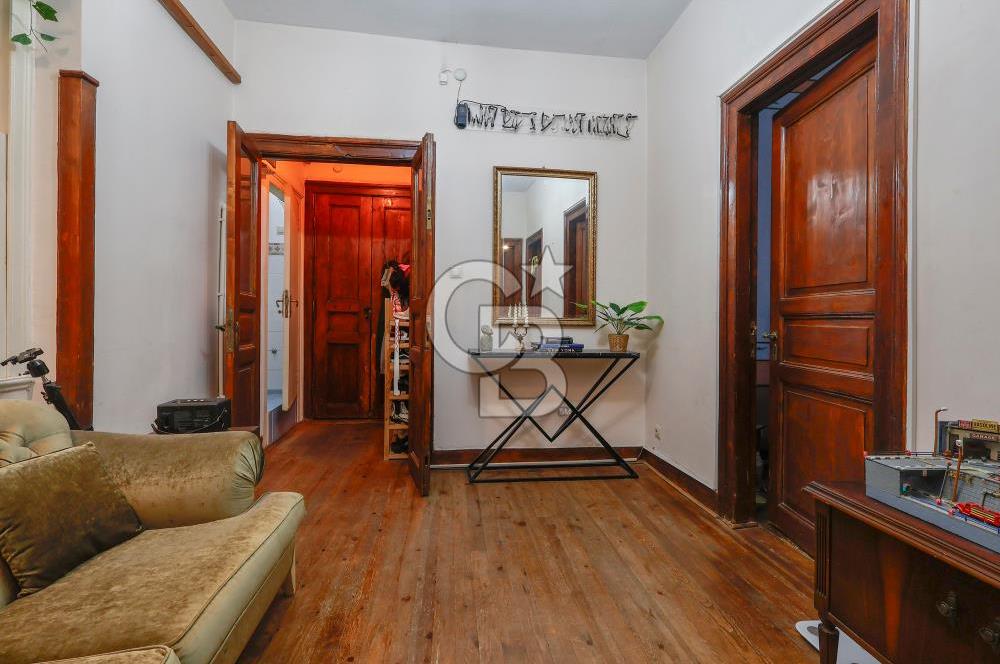 Galata'da Kuleye Yakın Yatırım Değeri Yüksek Daire