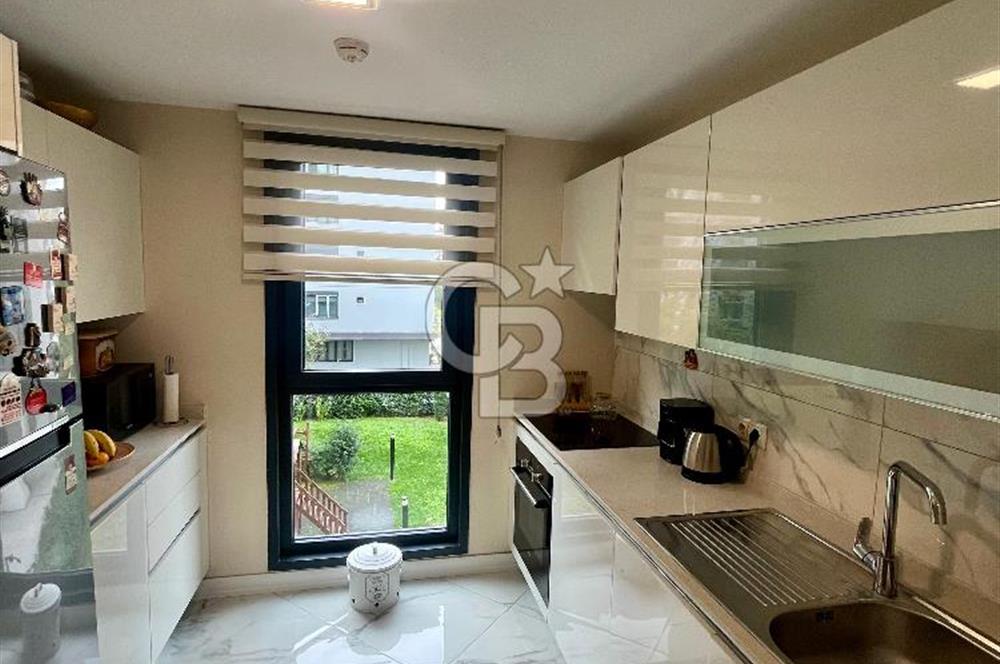 Dekon Suadiye Ametist'te havuz ve yeşilliklere bakan daire.