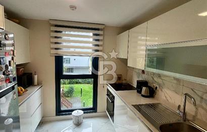 Dekon Suadiye Ametist'te havuz ve yeşilliklere bakan daire.