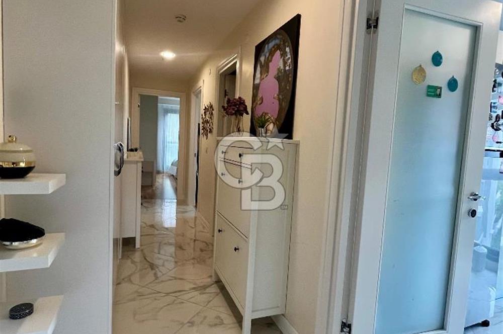 Dekon Suadiye Ametist'te havuz ve yeşilliklere bakan daire.