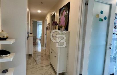 Dekon Suadiye Ametist'te havuz ve yeşilliklere bakan daire.