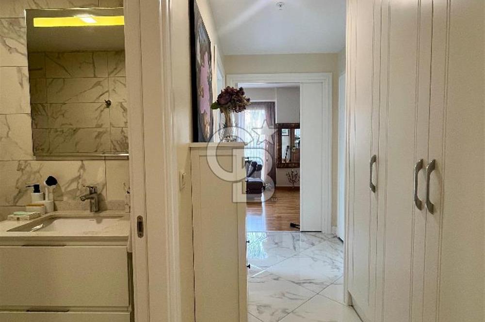 Dekon Suadiye Ametist'te havuz ve yeşilliklere bakan daire.