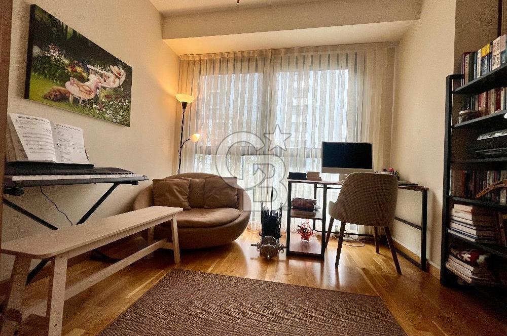 Dekon Suadiye Ametist'te havuz ve yeşilliklere bakan daire.