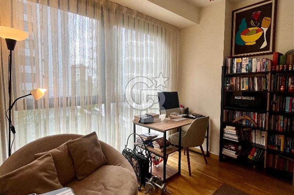 Dekon Suadiye Ametist'te havuz ve yeşilliklere bakan daire.