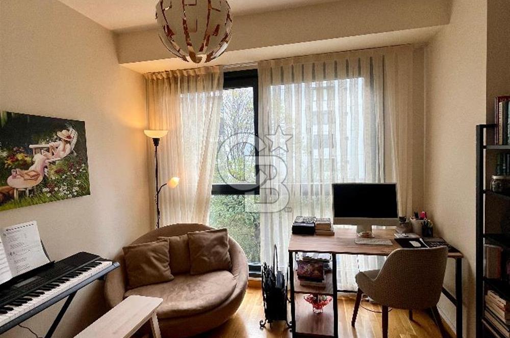 Dekon Suadiye Ametist'te havuz ve yeşilliklere bakan daire.