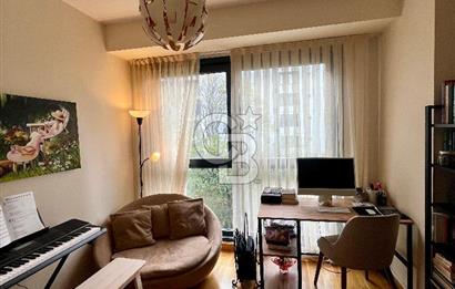 Dekon Suadiye Ametist'te havuz ve yeşilliklere bakan daire.