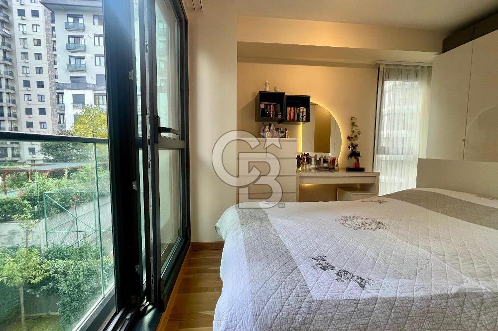 Dekon Suadiye Ametist'te havuz ve yeşilliklere bakan daire.