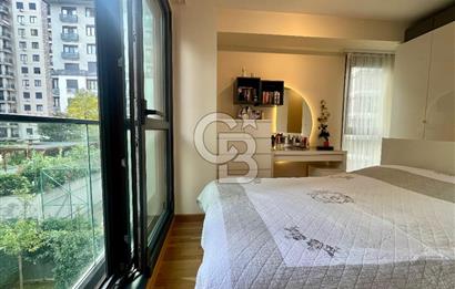 Dekon Suadiye Ametist'te havuz ve yeşilliklere bakan daire.