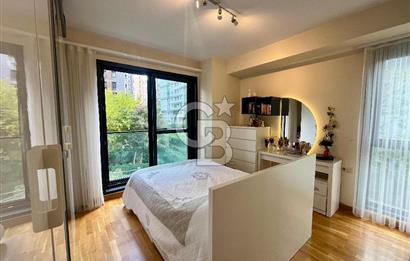 Dekon Suadiye Ametist'te havuz ve yeşilliklere bakan daire.