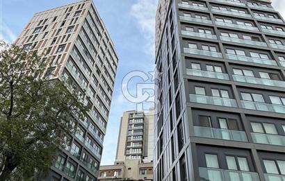 Dekon Suadiye Ametist'te havuz ve yeşilliklere bakan daire.