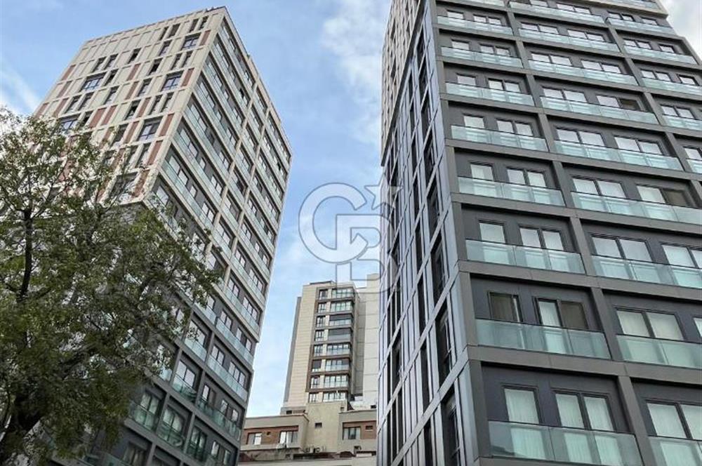 Dekon Suadiye Ametist'te havuz ve yeşilliklere bakan daire.