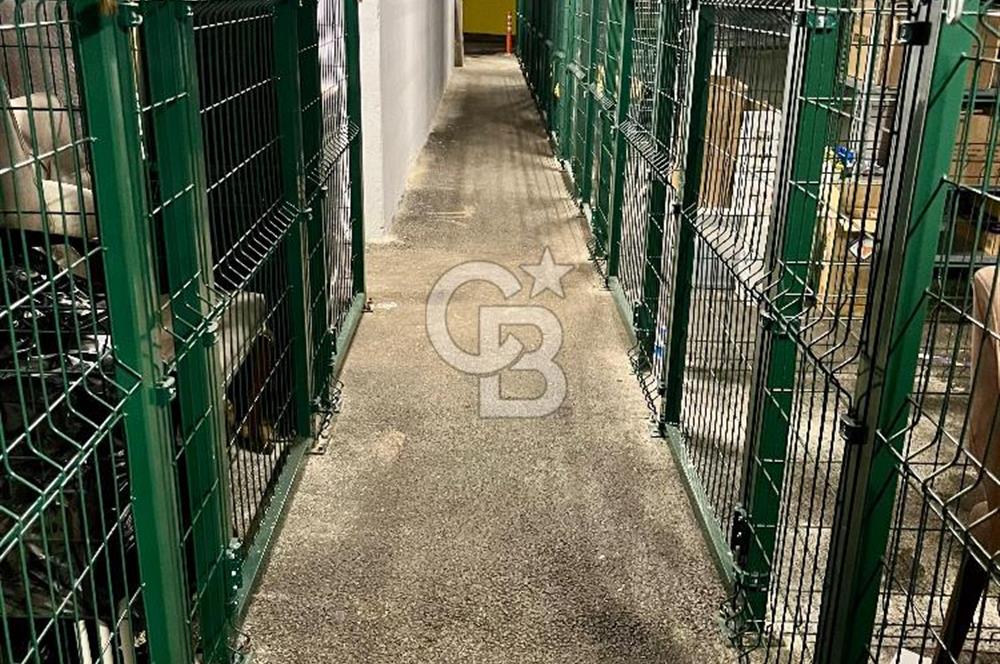 Dekon Suadiye Ametist'te havuz ve yeşilliklere bakan daire.