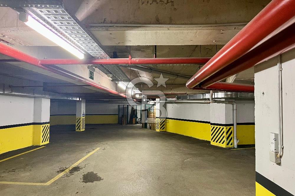 Dekon Suadiye Ametist'te havuz ve yeşilliklere bakan daire.