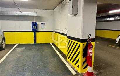 Dekon Suadiye Ametist'te havuz ve yeşilliklere bakan daire.