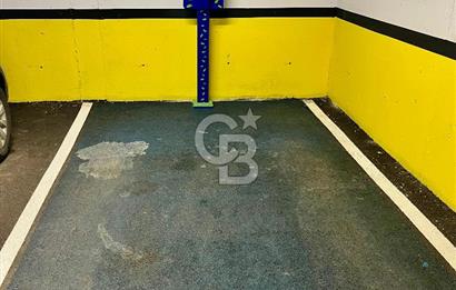 Dekon Suadiye Ametist'te havuz ve yeşilliklere bakan daire.