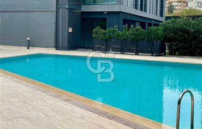 Dekon Suadiye Ametist'te havuz ve yeşilliklere bakan daire.