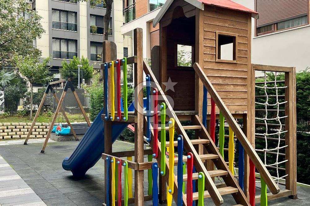 Dekon Suadiye Ametist'te havuz ve yeşilliklere bakan daire.