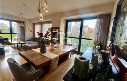 Dekon Suadiye Ametist'te havuz ve yeşilliklere bakan daire.