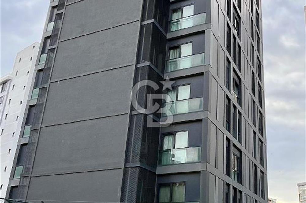 Dekon Suadiye Ametist'te havuz ve yeşilliklere bakan daire.