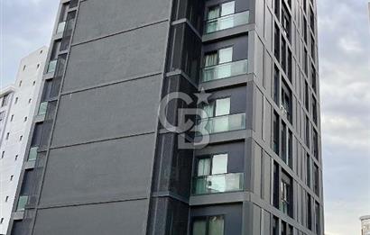 Dekon Suadiye Ametist'te havuz ve yeşilliklere bakan daire.