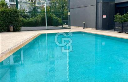 Dekon Suadiye Ametist'te havuz ve yeşilliklere bakan daire.