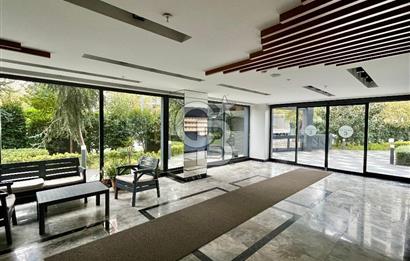 Dekon Suadiye Ametist'te havuz ve yeşilliklere bakan daire.