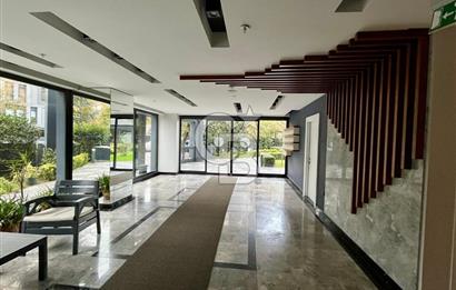 Dekon Suadiye Ametist'te havuz ve yeşilliklere bakan daire.