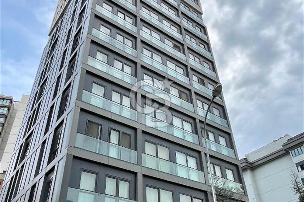 Dekon Suadiye Ametist'te havuz ve yeşilliklere bakan daire.