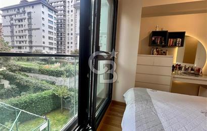 Dekon Suadiye Ametist'te havuz ve yeşilliklere bakan daire.