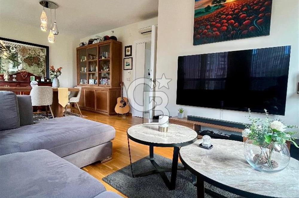 Dekon Suadiye Ametist'te havuz ve yeşilliklere bakan daire.